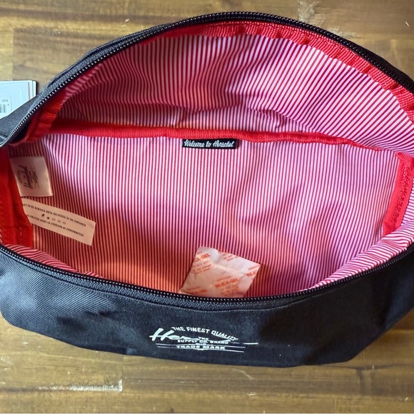 Herschel Supply Company  Sixteen black Fanny Pack - Picture 3 of 7